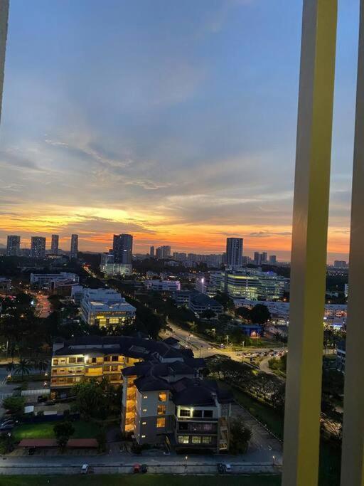 Cozy Shaftsbury Netflix Tv Box Pakin Wifi King Bed Netflix Wifi Free Parking 1116 * Cyberjaya